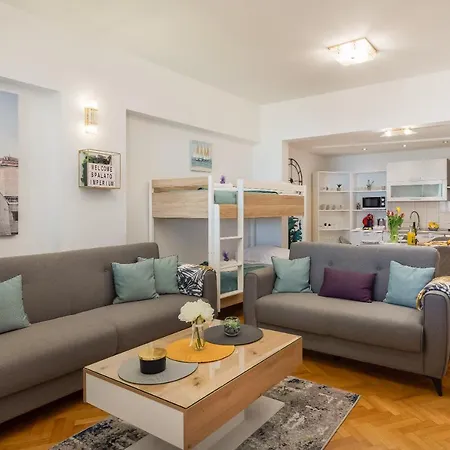 Apartament Imperium Ii - Beachfront Znjan