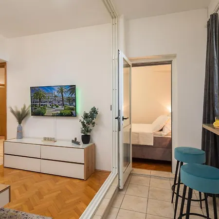 Apartment Imperium Ii - Beachfront Znjan *