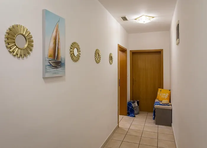 Apartment Imperium Ii - Beachfront Znjan